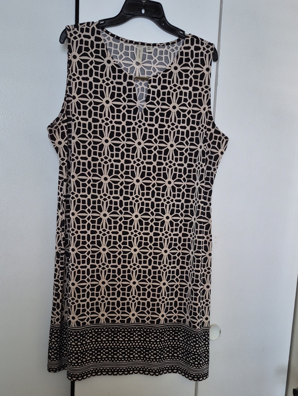 Tacera Sleeveless Geometric Dress - Black & Cream